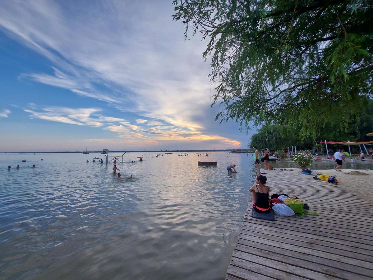 Tulipan Bungalow Camping Resort Gyenesdias Ngoại thất bức ảnh
