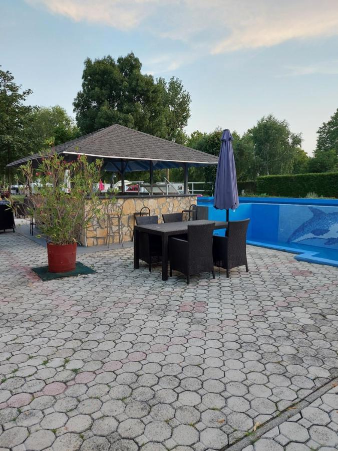 Tulipan Bungalow Camping Resort Gyenesdias Ngoại thất bức ảnh
