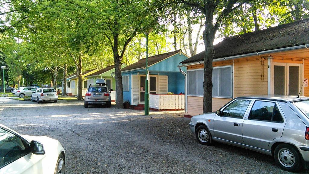 Tulipan Bungalow Camping Resort Gyenesdias Ngoại thất bức ảnh